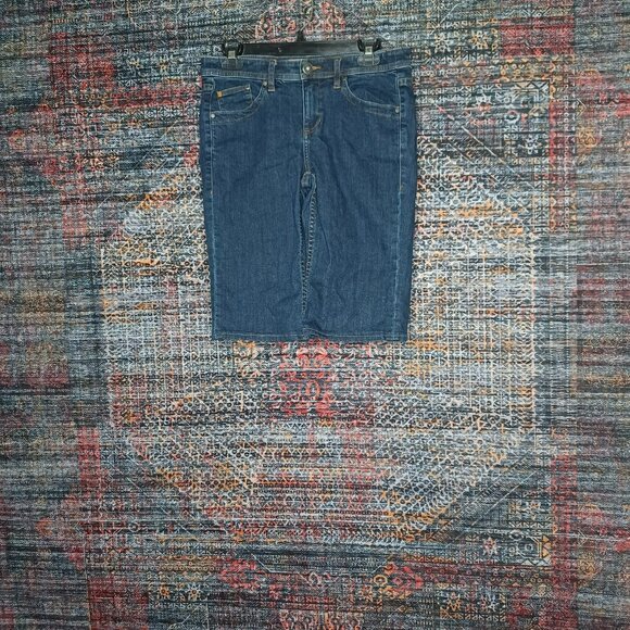 Tommy Bahama womens dark distressed stretch denim bermuda shorts 6 EUC - Picture 2 of 9